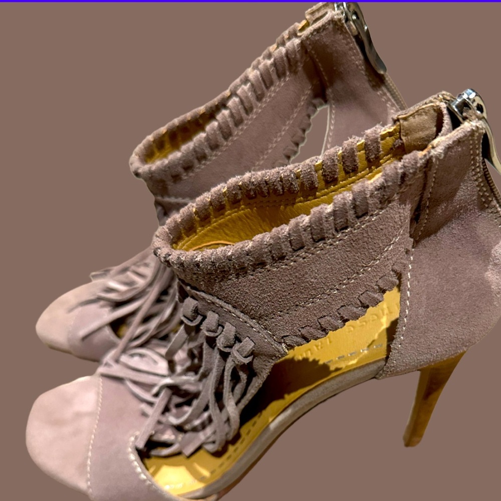 Tan Chinese Laundry sz 9 heels *worn once*